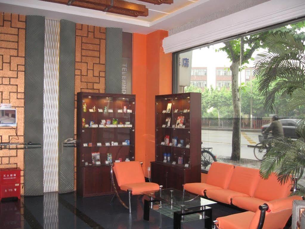 Khách sạn 168 Hu Tai Road 2*